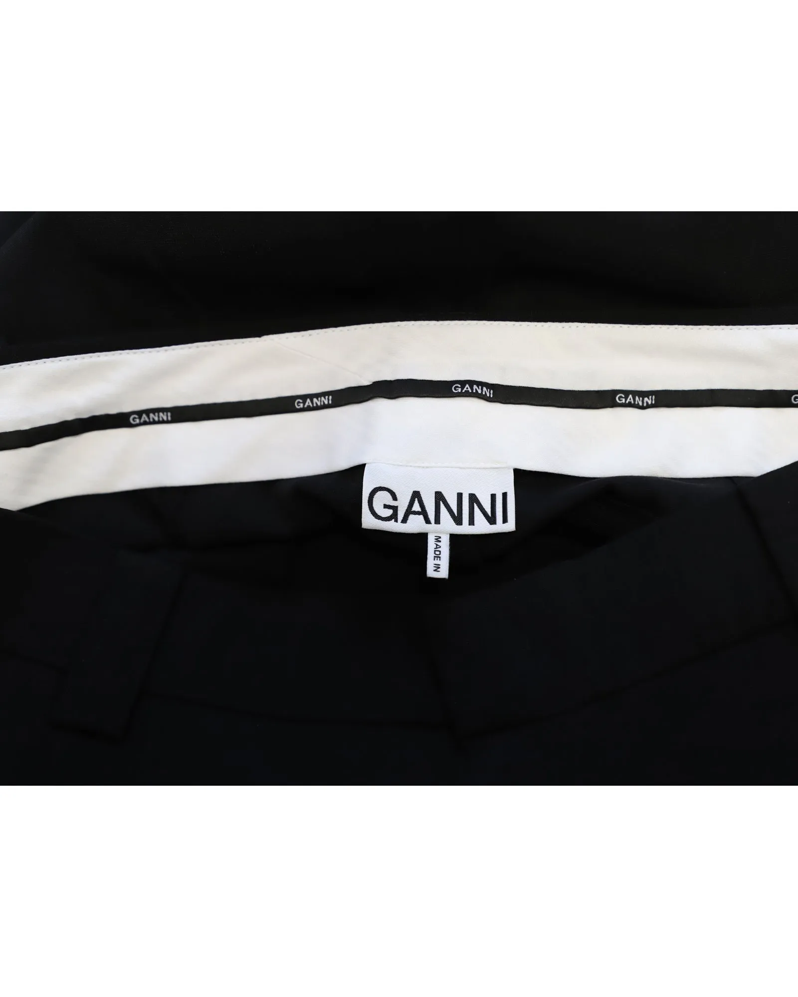 Ganni Regular Fit Cropped Trousers in Black Viscose