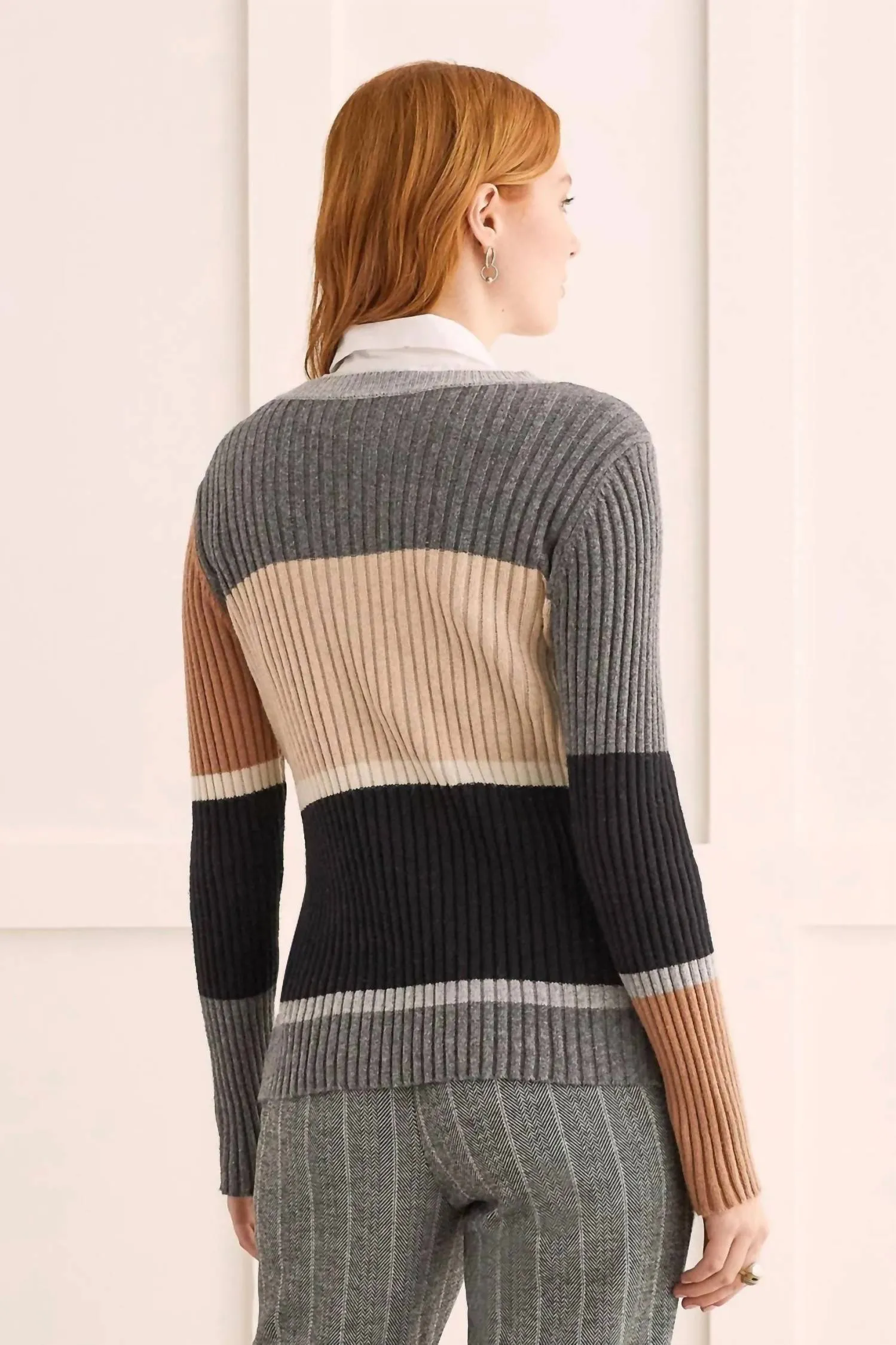 Ribbed Color Block Crew Neck Sweater In Charcoal