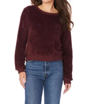 Ribbed Fuzzy Crewneck Pullover Sweater In Wine