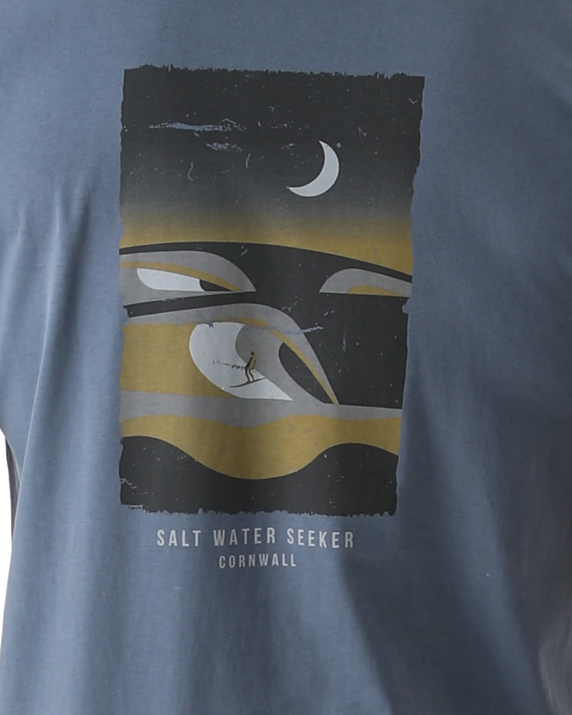 Set On T-Shirt in Faded Blue